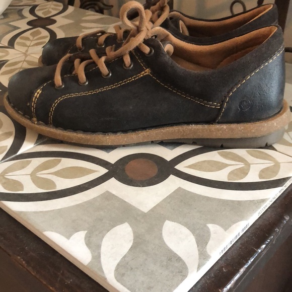 Born “Trevan” lace-ups, size 9, worn twice. - Picture 2 of 6